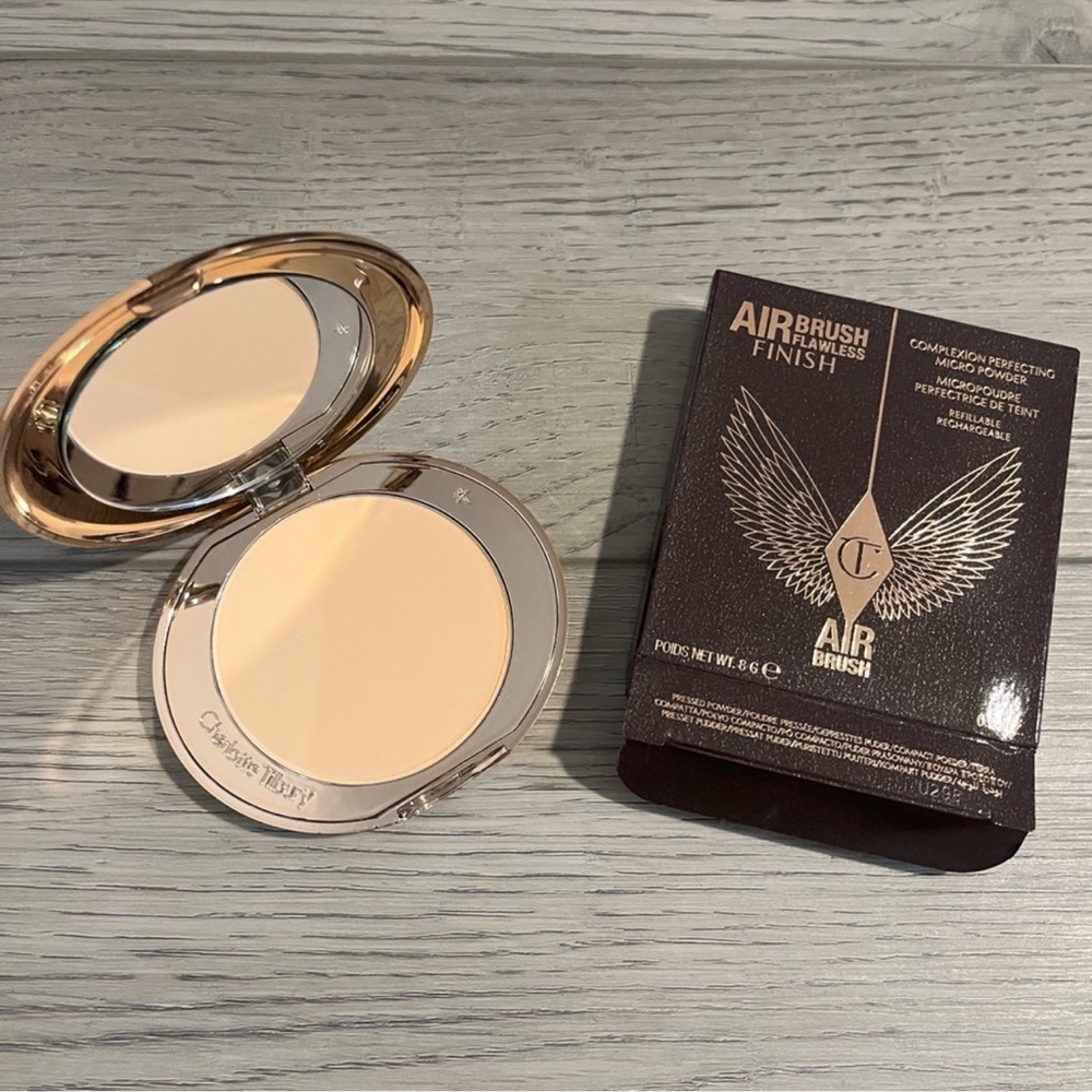 Charlotte Tilbury • air brush flawless finish complexion perfecting powder - Picture 2 of 3